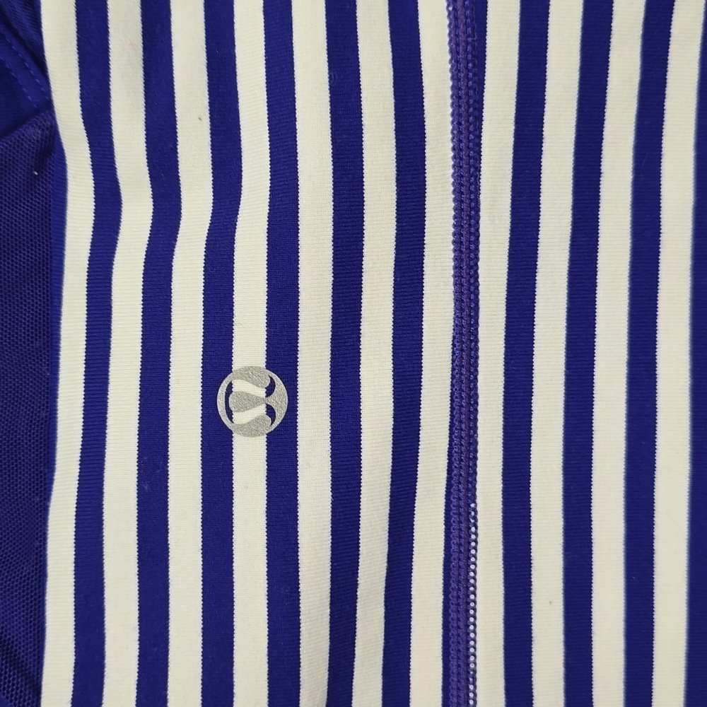 EUC 💎 Lulu Scoop Neck TankPigment Blue/White/Narrow Bold Stripe/Pigment Blue - Picture 8 of 10